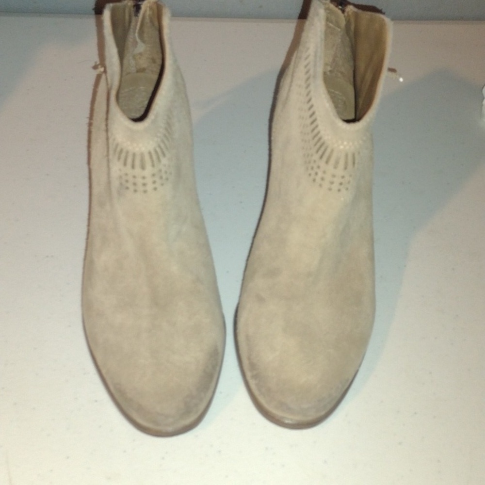 VINCE Camuto tan suede booties